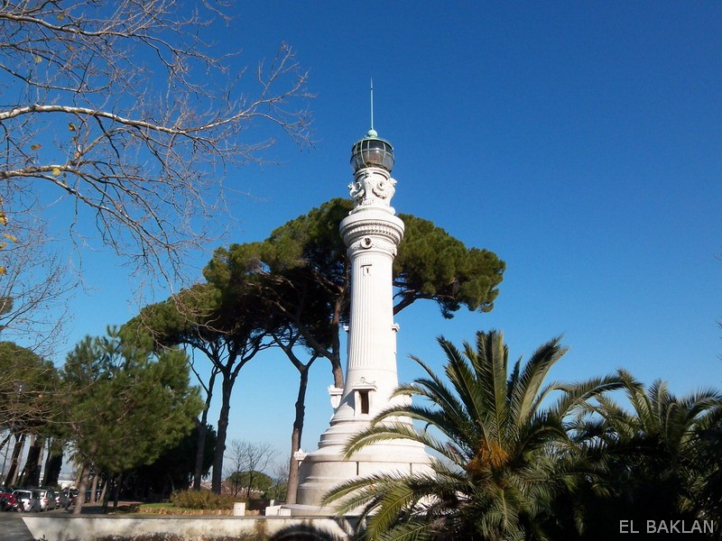 Faro di Roma (faux lighthouse)
ornamental lighthouse built by Manfredo Manfredi. It has a revolving light that flashes the colors green, white and red, the colors of the Italian flag.
Keywords: Italy;Roma;Faux