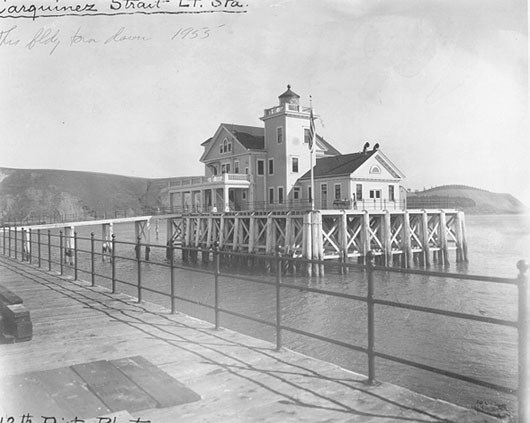 California / Carquinez Strait lighthouse
Photo from [url=http://www.uscg.mil/history/weblightships/LightshipIndex.asp]US Coast Guard site[/url]
Keywords: United States;Pacific ocean;Historic;California