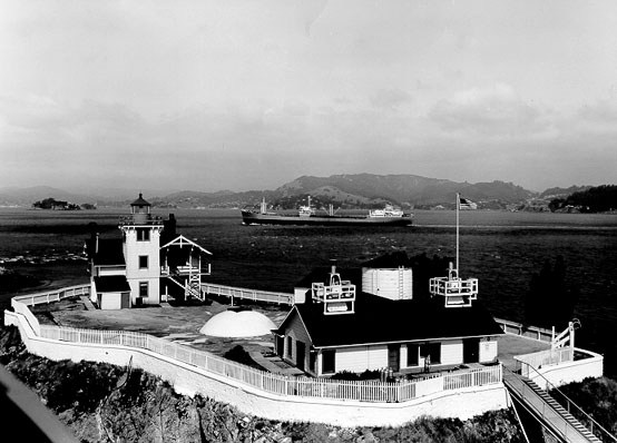 California / East Brother island lighthouse
Photo from [url=http://www.uscg.mil/history/weblightships/LightshipIndex.asp]US Coast Guard site[/url]
Keywords: United States;Pacific ocean;Historic;California;San Francisco