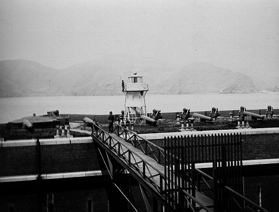 California / Fort point lighthouse
Photo from [url=http://www.uscg.mil/history/weblightships/LightshipIndex.asp]US Coast Guard site[/url]
Now located just under Golden Gates bridge
Keywords: United States;Pacific ocean;Historic;California