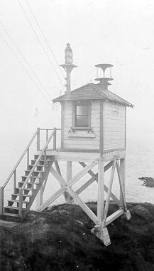 California / Point Blunt lighthouse
Photo from [url=http://www.uscg.mil/history/weblightships/LightshipIndex.asp]US Coast Guard site[/url]
Keywords: United States;Pacific ocean;Historic;California