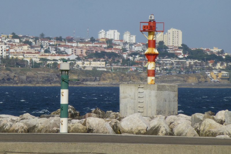 Cascais / CC1 Molhe Norte Head (green) and MC Molhe Sul Head (red) lights
Author of the photo: [url=https://www.flickr.com/photos/45898619@N08/]Paddy Ballard[/url]

Keywords: Cascais;Portugal;Atlantic ocean