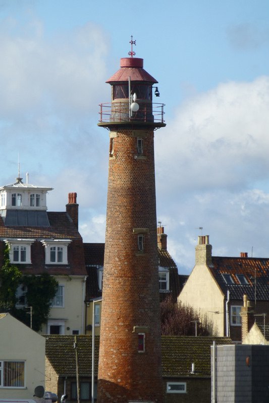 Gorleston lighthouse
Author of the photo: [url=https://www.flickr.com/photos/45898619@N08/]Paddy Ballard[/url]

Keywords: Great Yarmouth;Gorleston;North Sea;United Kingdom;England