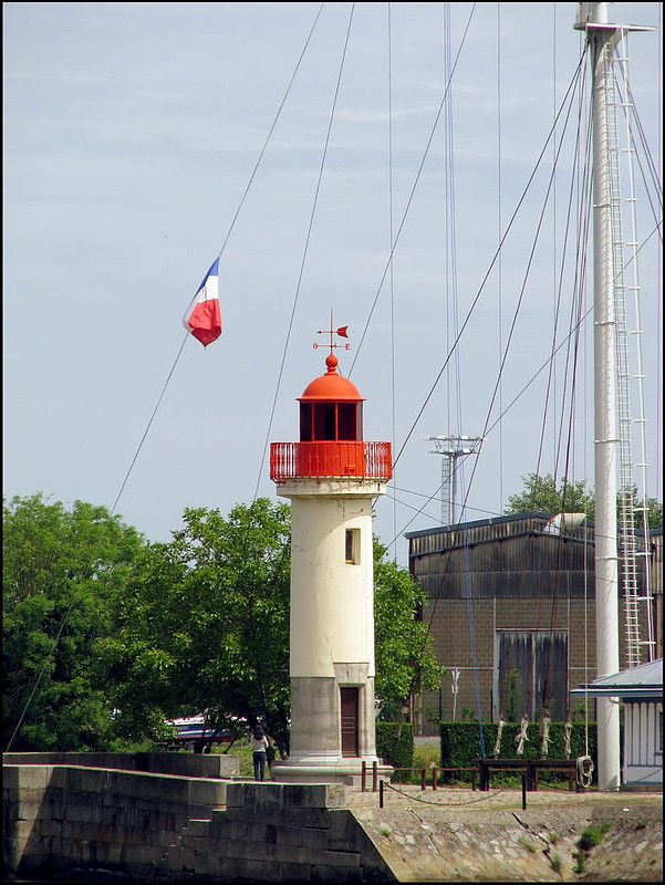 Honfleur Jetee est lighthouse
Author of the photo [url=http://avc.flamber.ru/photos/]AVC[/url]([url=http://avc-avc.livejournal.com/]blog[/url])
Keywords: France;Seine;Honfleur