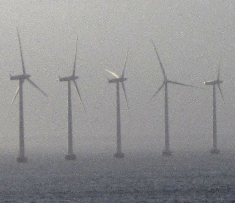 Copenhagen / Wind Turbines light No 10
In the middle of the picture
Keywords: Copenhagen;Denmark;Oresund;Offhore