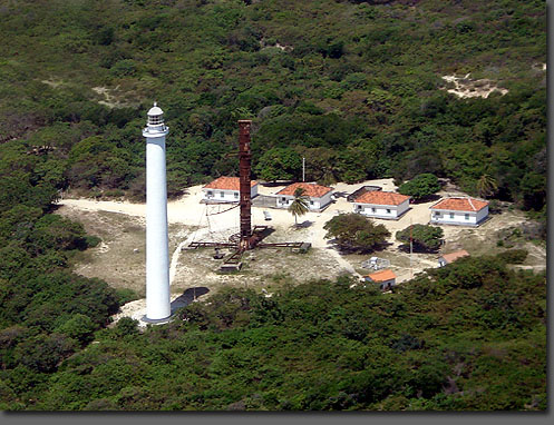 Santana lighthouses: new (white tower) and old (rusty column)
Source of the photo: [url=http://faroisbrasileiros.com.br/]Farois Brasileiros[/url]
Keywords: Brazil;Atlantic ocean;Sao Luis