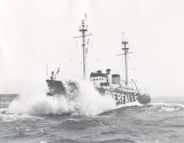 United States Lightvessel WLV-605
Photo from [url=http://www.uscg.mil/history/weblightships/Lightship_Photo_Index.asp]US Coast Guard site[/url]
(WAL-605, circa 1955)
Keywords: United States;Lightship;Historic;Storm;Delaware
