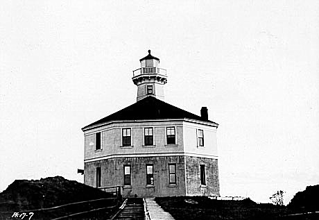 Alaska / Eldred Rock lighthouse
Photo from [url=http://www.uscg.mil/history/weblighthouses/LHAK.asp]US Coast Guard site[/url]
Keywords: Alaska;United States;Historic;Lynn canal