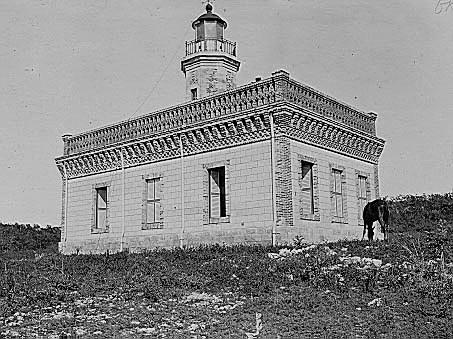 Guanica Lighthouse
Photo from [url=http://www.uscg.mil/history/weblighthouses/USCGLightList.asp]US Coast Guard site[/url]
Keywords: Puerto Rico;Caribbean sea;Historic