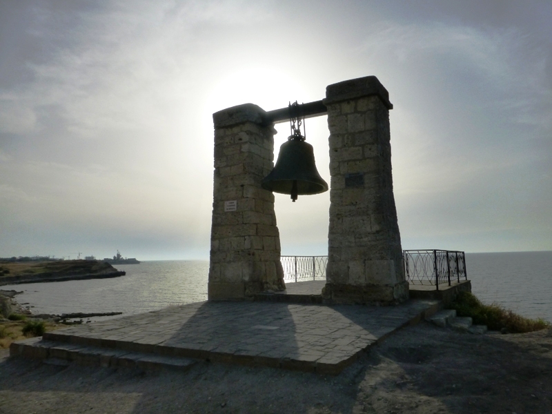 Chersones lighthouse - historic fog bell
Source: [url=http://shturman-tof.ru/Morskay/mayki/mayki_01.htm]Sturman TOF[/url]
Keywords: Black sea;Crimea;Siren;Russia