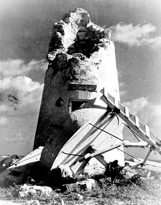 Howland Island / Amelia Earhart light
Constructed 1937
Destroyed by Japan forces in 1942
Restored in 1963 as day beacon
Photo made after 1942
Photo from [url=http://www.uscg.mil/history/weblighthouses/USCGLightList.asp]US Coast Guard site[/url]
Keywords: Howland Island;United States;Pacific ocean;Historic
