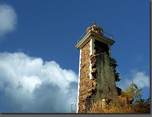 Ilha do Frances lighthouse
AKA Ilha dos Franceses
Source of the photo: [url=http://faroisbrasileiros.com.br/]Farois Brasileiros[/url]
Keywords: Brazil;Atlantic ocean