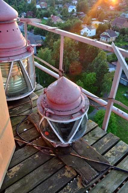 Saint-Petersburg area / Krasnaya Gorka lighthouse - Lamp of deviation light
Common range for 2 deviation lights: C4006.1 and C4005.9
Keywords: Saint-Petersburg;Gulf of Finland;Russia;Lamp