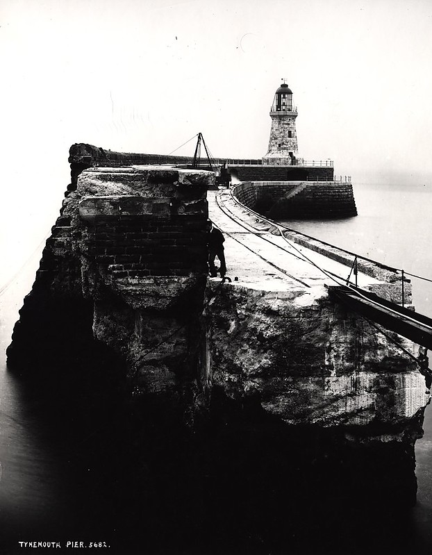 Tynemouth North Pier lighthouse - historic photo
Keywords: Tynemouth;England;United Kingdom;Historic
