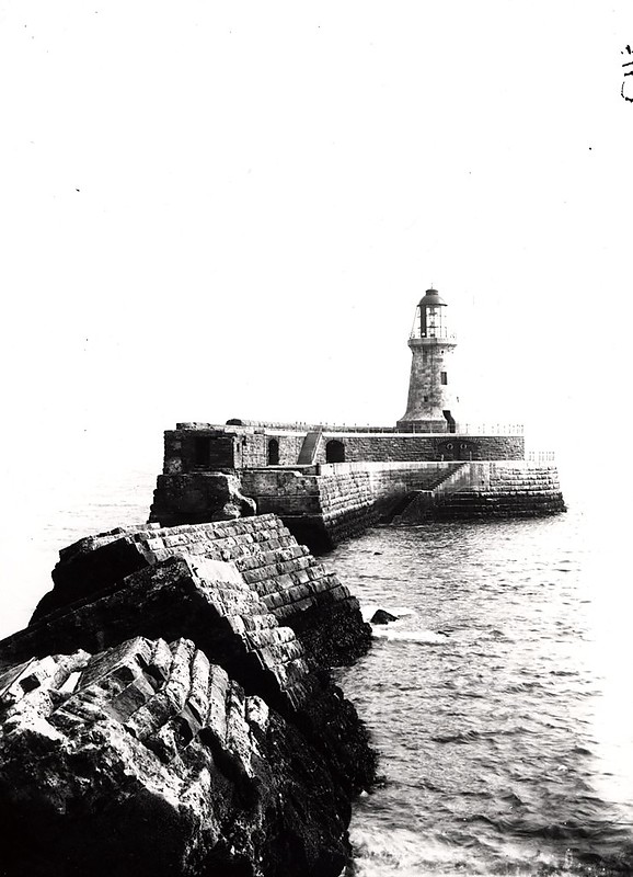 Tynemouth North Pier lighthouse - historic photo
Keywords: Tynemouth;England;United Kingdom;Historic