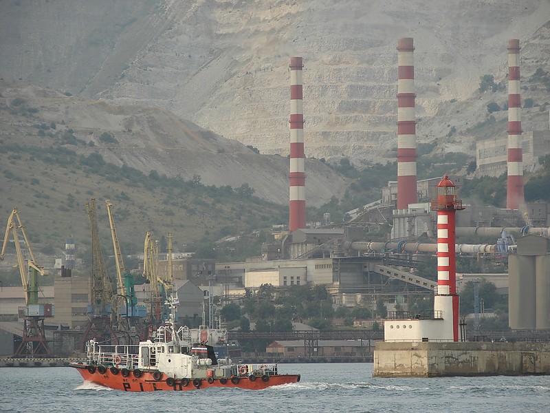 Novorossiysk (Vostochhniy Mol, East Mole) Range Front lighthouse
Permission granted by [url=http://fleetphoto.ru/author/108/]Igor Kazimirchik[/url]
Keywords: Novorossiysk;Russia;Black Sea