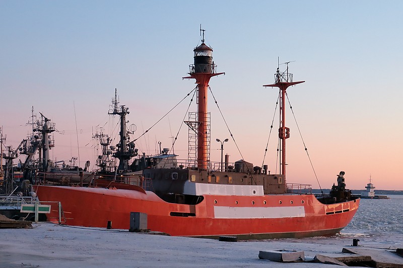 Irbenskij lightship
On reconstruction in Kronshtadt
Author of the photo: [url=http://fotki.yandex.ru/users/winterland4/]Vyuga[/url]
Keywords: Lightship;Gulf of Finland;Russia