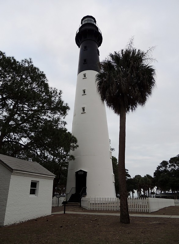 South Carolina / Hunting Island lighthouse
Author of the photo: [url=https://www.flickr.com/photos/bobindrums/]Robert English[/url]
Keywords: South Carolina;Atlantic ocean;Hunting island;United States