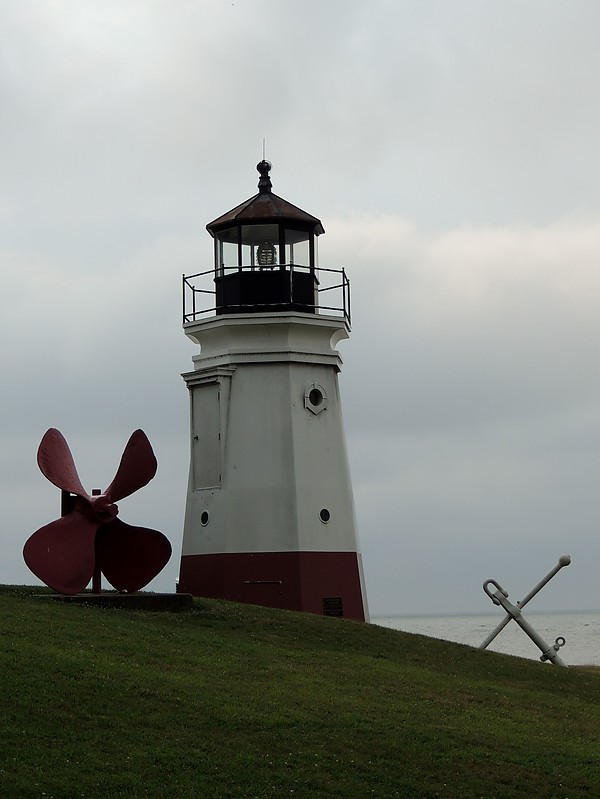 Ohio / Vermilion lighthouse
Author of the photo: [url=https://www.flickr.com/photos/bobindrums/]Robert English[/url]
Keywords: Lake Erie;Ohio;United States