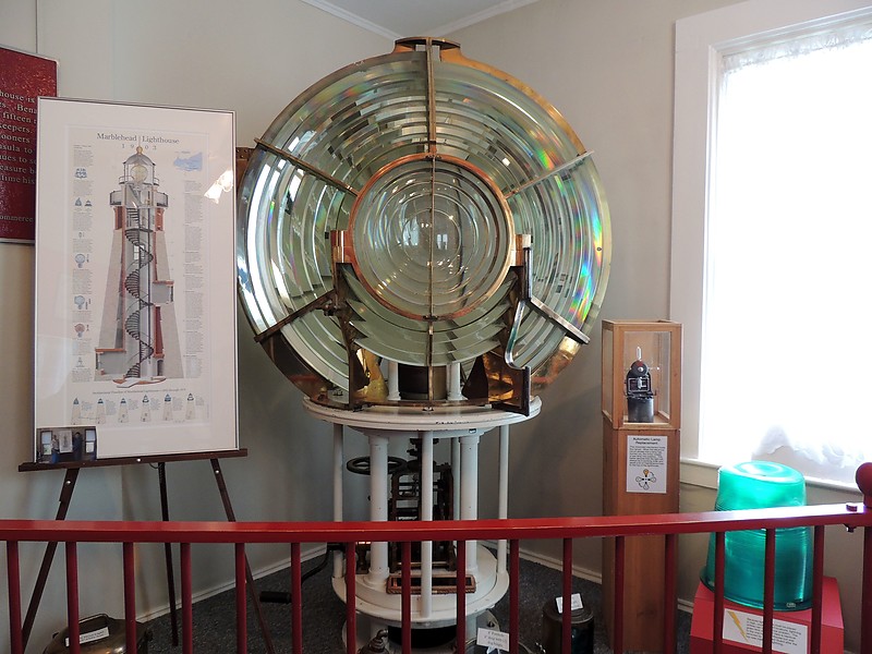 US / Ohio / Marblehead lighthouse museum - disused lamp
Author of the photo: [url=https://www.flickr.com/photos/bobindrums/]Robert English[/url]
Keywords: museum
