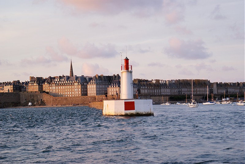 Brittany / Saint Malo / Feu du Mole des Noires
Keywords: Brittany;Saint Malo;France;English channel
