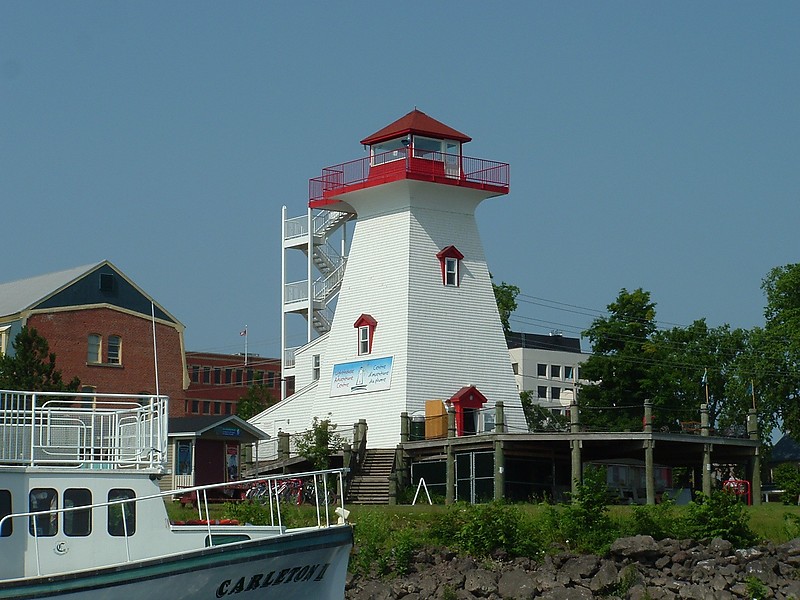 New Brunswick / Fredericton faux lighthouse 
Author of the photo: [url=https://www.flickr.com/photos/gauviroo/]Roberto Gauvin[/url]
Keywords: New Brunswick;Canada;Fredericton;Faux