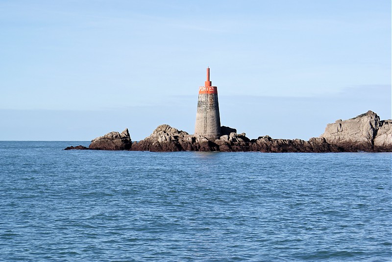 Brittany / St Malo / Les Pierres des Portes daymark 
Keywords: Brittany;Saint Malo;France;English channel;Offshore;Daymark