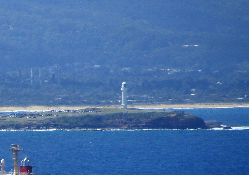 Wollongong / Flagstaff point lighthouse
Permission granted by [url=http://forum.shipspotting.com/index.php?action=profile;u=4953]David Firth[/url]
[url=http://www.shipspotting.com/gallery/photo.php?lid=1473913]Original photo[/url]
Keywords: Wollongong;Tasman sea;Australia;New South Wales