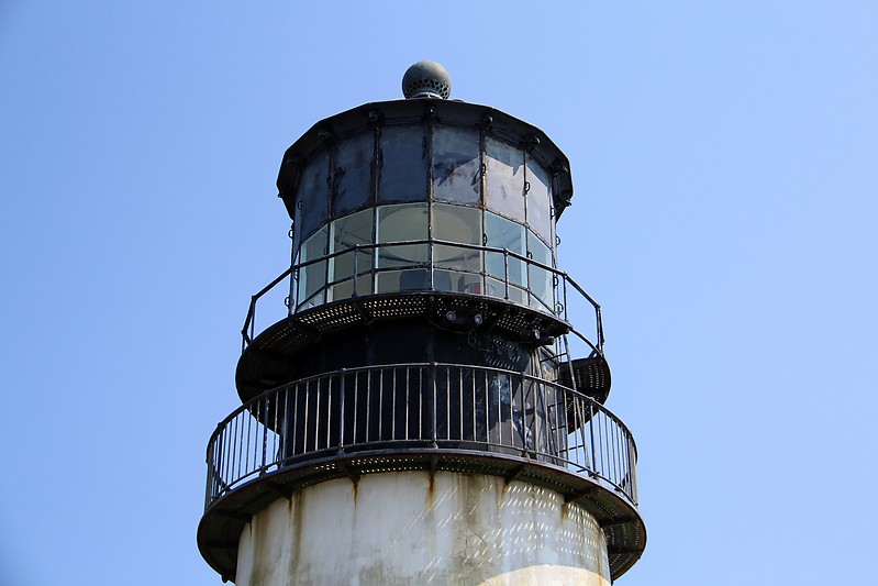 Washington / Cape Disappointment lighthouse - lantern
Author of the photo: [url=http://www.flickr.com/photos/21953562@N07/]C. Hanchey[/url]
Keywords: Washington;Pacific ocean;United States;Lantern