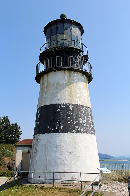 Washington / Cape Disappointment lighthouse
Author of the photo: [url=http://www.flickr.com/photos/21953562@N07/]C. Hanchey[/url]
Keywords: Washington;Pacific ocean;United States