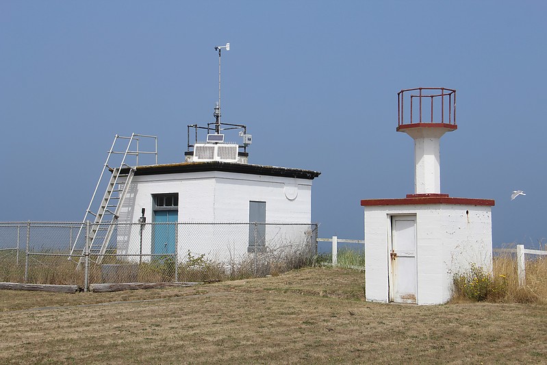 Washington / Marrowstone Point lights - Old (right) and new (left)
Author of the photo: [url=http://www.flickr.com/photos/21953562@N07/]C. Hanchey[/url]
Keywords: Puget sound;Washington;United States