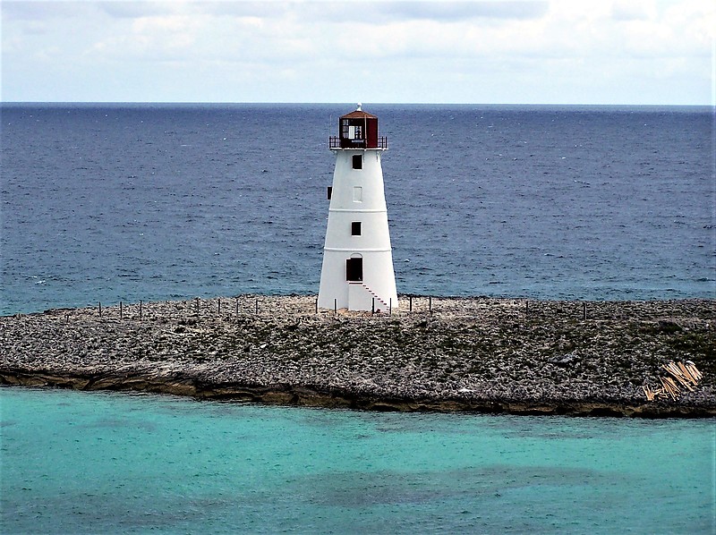 Approach Nassau Harbour / Paradise Island lighthouse
Author of the photo: [url=https://www.flickr.com/photos/bobindrums/]Robert English[/url]
Keywords: Nassau;Bahamas;Atlantic ocean