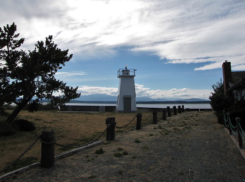 Washington / Bush Point lighthouse
Author of the photo: [url=https://www.flickr.com/photos/bobindrums/]Robert English[/url]

Keywords: Whidbey island;Washington;United States