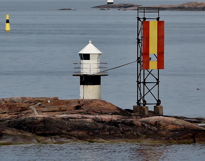 Helsinki Approaches / Koirakari lighthouse and Koirakari Front Range light (sceletal tower)
Author of the photo: [url=https://www.flickr.com/photos/bobindrums/]Robert English[/url]

Keywords: Finland;Gulf of Finland;Helsinki