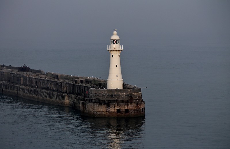 Dover / Western Breakwater lighthouse
Author of the photo: [url=https://www.flickr.com/photos/bobindrums/]Robert English[/url]
Keywords: Dover;England;United Kingdom;English channel