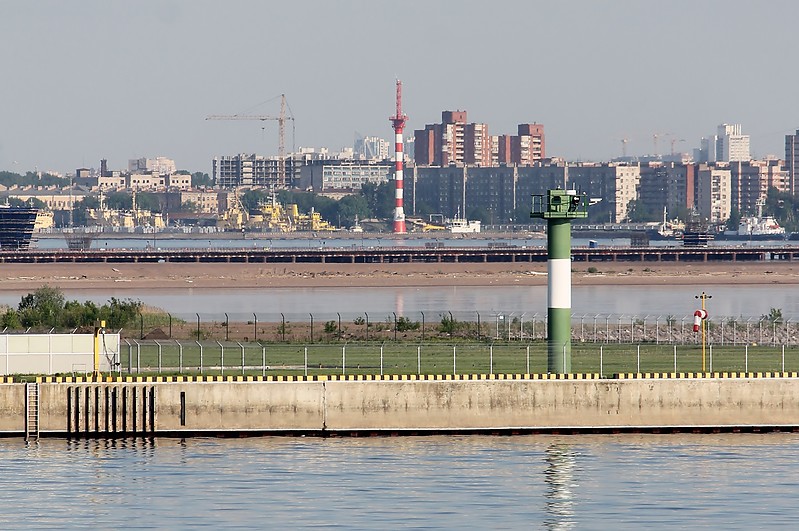 Saint-Petersburg / Passenger Port South light 
Red and white band tower on a background - Korabel'nyy Kanal lighthouse (see C4074.2)
Author of the photo: [url=https://www.flickr.com/photos/bobindrums/]Robert English[/url]

Keywords: Saint-Petersburg;Gulf of Finland;Russia