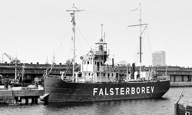 Fyrskepp nr. 28  FALSTERBOREV
Sweden Lightschip Falsterborev,  Oostende   10/06/1976
Permission granted by [url=http://forum.shipspotting.com/index.php?action=profile;u=19830]Roger Corveleyn[/url]
[url=http://www.shipspotting.com/gallery/photo.php?lid=1678642]Original photo[/url]
Keywords: Lightship;Sweden;Historic
