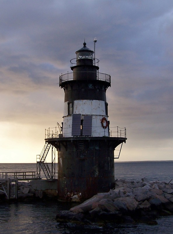 New York / Orient Point ("Coffee Pot") lighthouse
Author of the photo: [url=https://www.flickr.com/photos/bobindrums/]Robert English[/url]
Keywords: New York;Long Island Sound;United States
