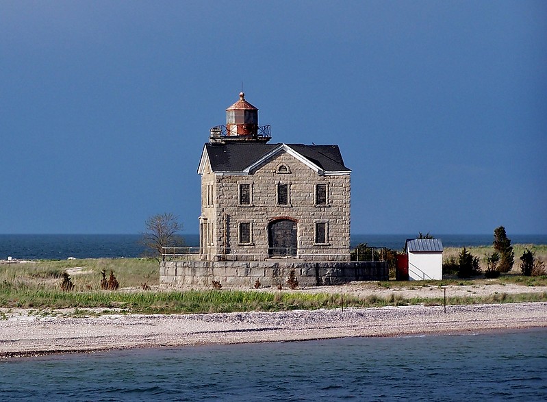 New York / Cedar Island lighthouse
Author of the photo: [url=https://www.flickr.com/photos/bobindrums/]Robert English[/url]

Keywords: Block Island Sound;Long Island;New York;United States
