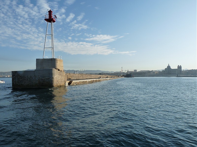 Marseille /  Digue Sainte-Marie light
Keywords: France;Mediterranean sea;Marseille