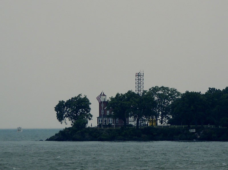 Ohio / South Bass Island old lighthouse and new light (skeletal tower)
Author of the photo: [url=https://www.flickr.com/photos/bobindrums/]Robert English[/url]
Keywords: Lake Erie;Ohio;United States