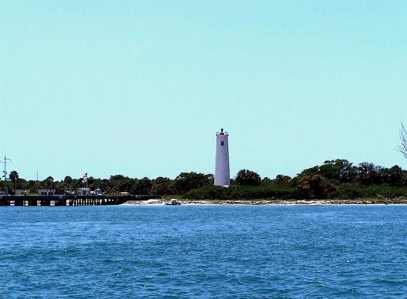 Florida / Tampa Bay / Egmont Key Lighthouse - distant view
Author of the photo: [url=https://www.flickr.com/photos/bobindrums/]Robert English[/url]
Keywords: Florida;Gulf of Mexico;Tampa bay