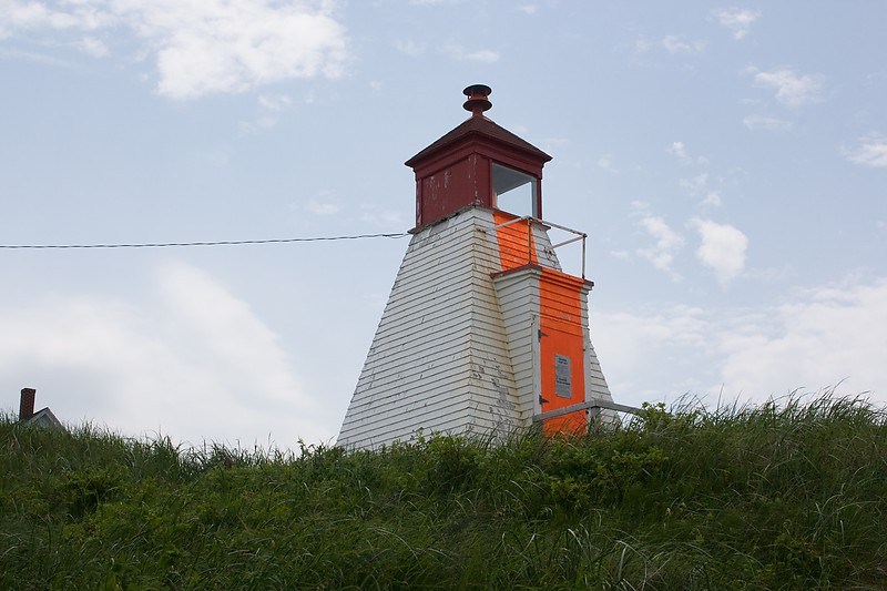 Nova Scotia / Margaree Front Range Lighthouse
Photo source:[url=http://lighthousesrus.org/index.htm]www.lighthousesRus.org[/url]
Keywords: Nova Scotia;Canada;Gulf of Saint Lawrence
