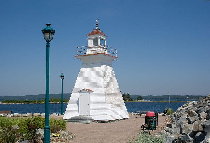 Nova Scotia / Port Medway Lighthouse
Photo source:[url=http://lighthousesrus.org/index.htm]www.lighthousesRus.org[/url]
Keywords: Nova Scotia;Canada;Atlantic ocean