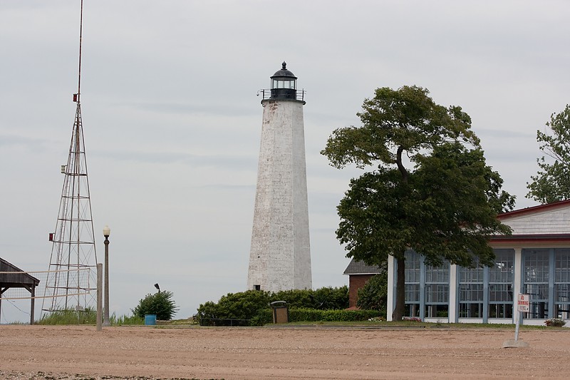 Connecticut / Five Mile Point lighthouse
Photo source:[url=http://lighthousesrus.org/index.htm]www.lighthousesRus.org[/url]
Keywords: Connecticut;United States;Atlantic ocean