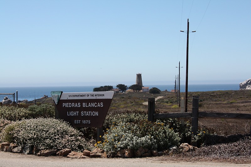 California / Piedras Blancas lighthouse
Author of the photo: [url=http://www.flickr.com/photos/21953562@N07/]C. Hanchey[/url]
Keywords: United States;Pacific ocean;California