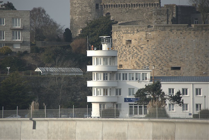 BREST - Naval Base - Ldg Lts - Front light
on top of the tower below radar
Keywords: Brittany;France;Finistere;Bay of Biscay;Brest