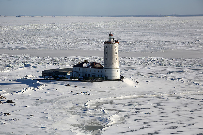 Gulf of Finland / Tolbukhin lighthouse
Aerial photo by [url=http://transport-photo.ru]Fyodor Borisov[/url]
Keywords: Gulf of Finland;Russia;Kronshtadt;Winter;Aerial
