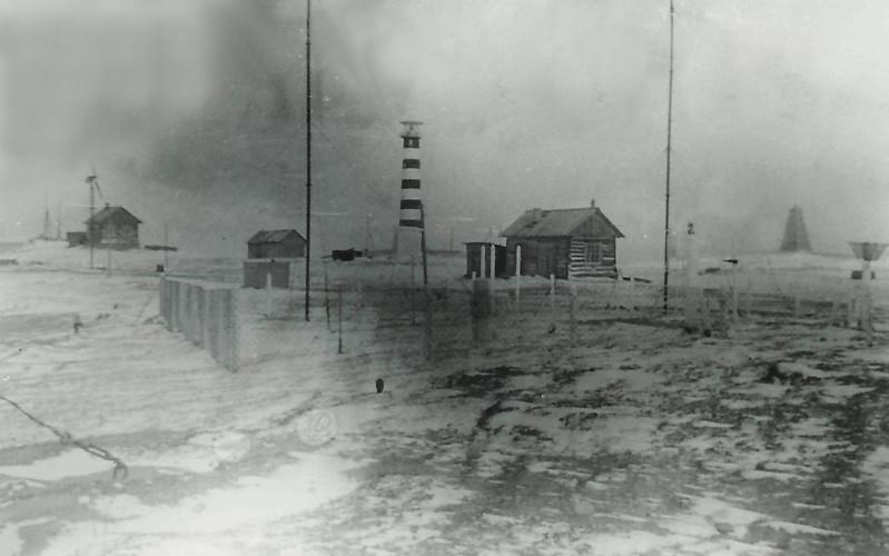 White sea / Morzhovets island lighthouse - historic picture
AKA Morzhovskiy
Old lighthouse seen as pyramid at right 
Source: [url=http://www.polarpost.ru/forum/viewtopic.php?f=28&t=5354]Polar Post[/url]
Keywords: White sea;Russia;Historic