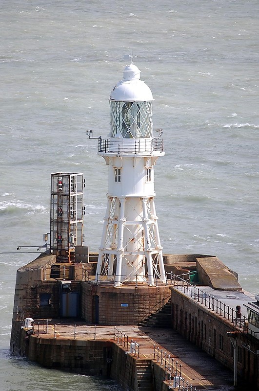 Dover / Admiralty Pier lighthouse
Author of the photo: [url=https://www.flickr.com/photos/bobindrums/]Robert English[/url]
Keywords: Dover;England;United Kingdom;English channel